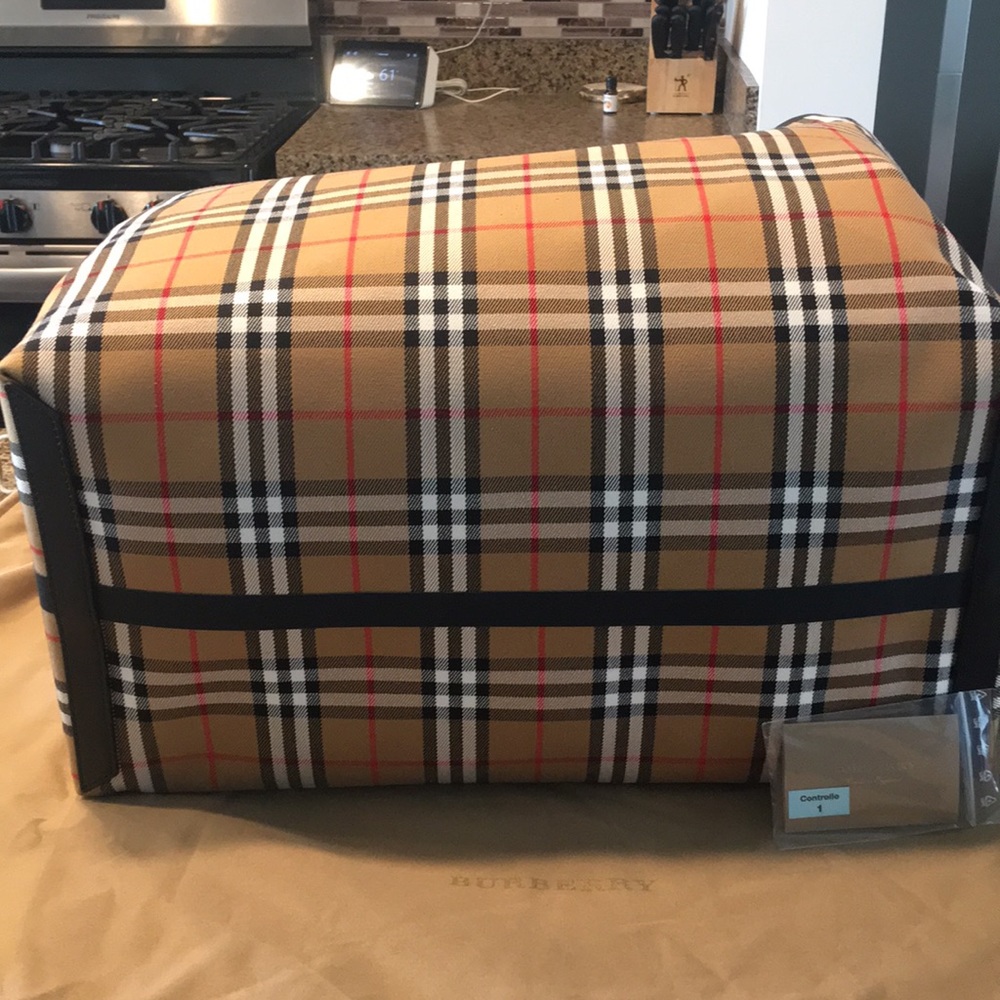 NWT Burberry XL Giant Reversible Tote Handbag - Picture 5 of 8